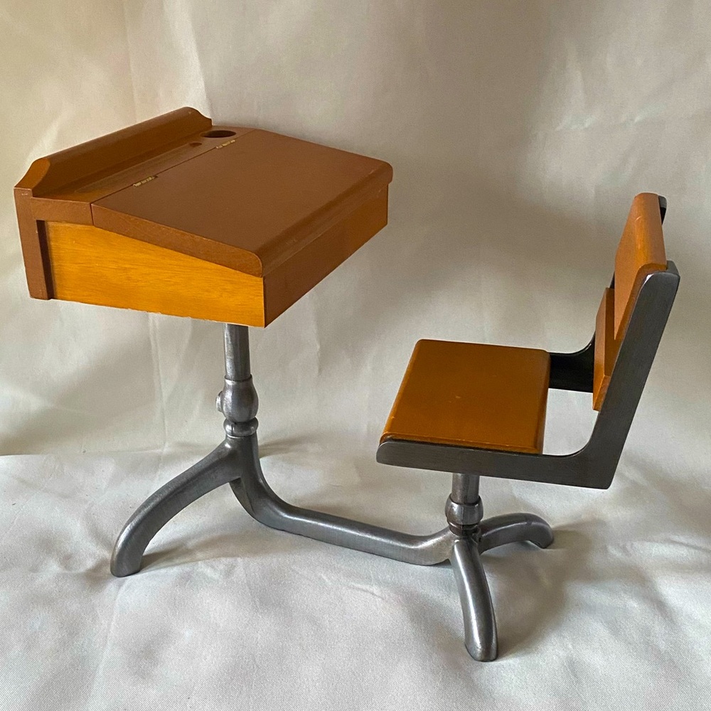 American Girl Molly Original Desk - RETIRED